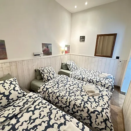 Charles V Marais Apartahotel