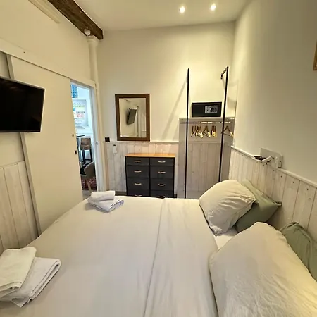 Charles V Marais Apartahotel 3*