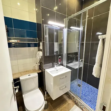 Charles V Marais Apartahotel