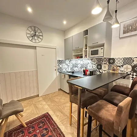 Hotel apartamentowy Charles V Marais