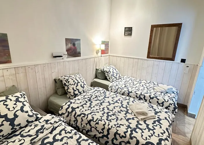 Charles V Marais Aparthotel