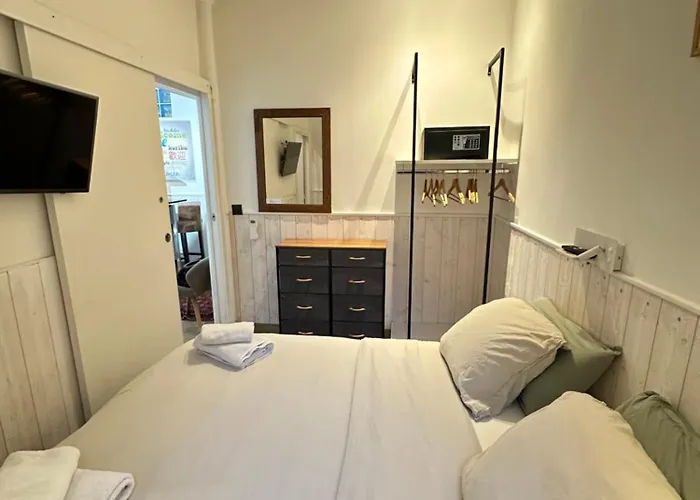 Charles V Marais Aparthotel 3*