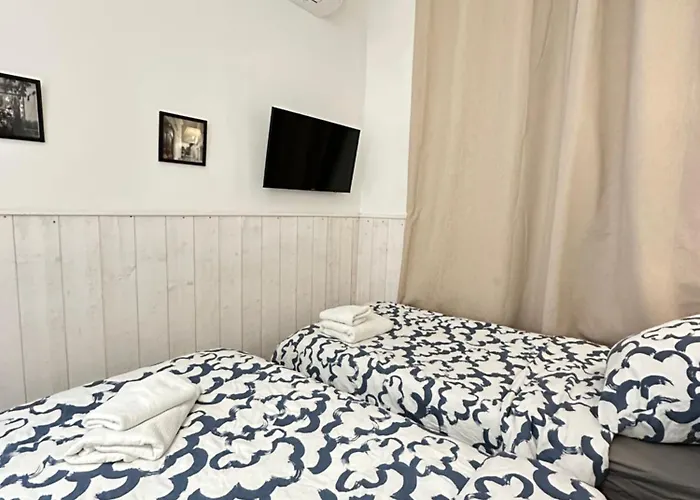 Charles V Marais Paris