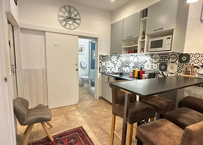 Charles V Marais Aparthotel 3*