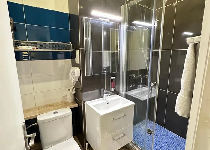 Charles V Marais Aparthotel