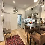 Charles V Marais Aparthotel 3*